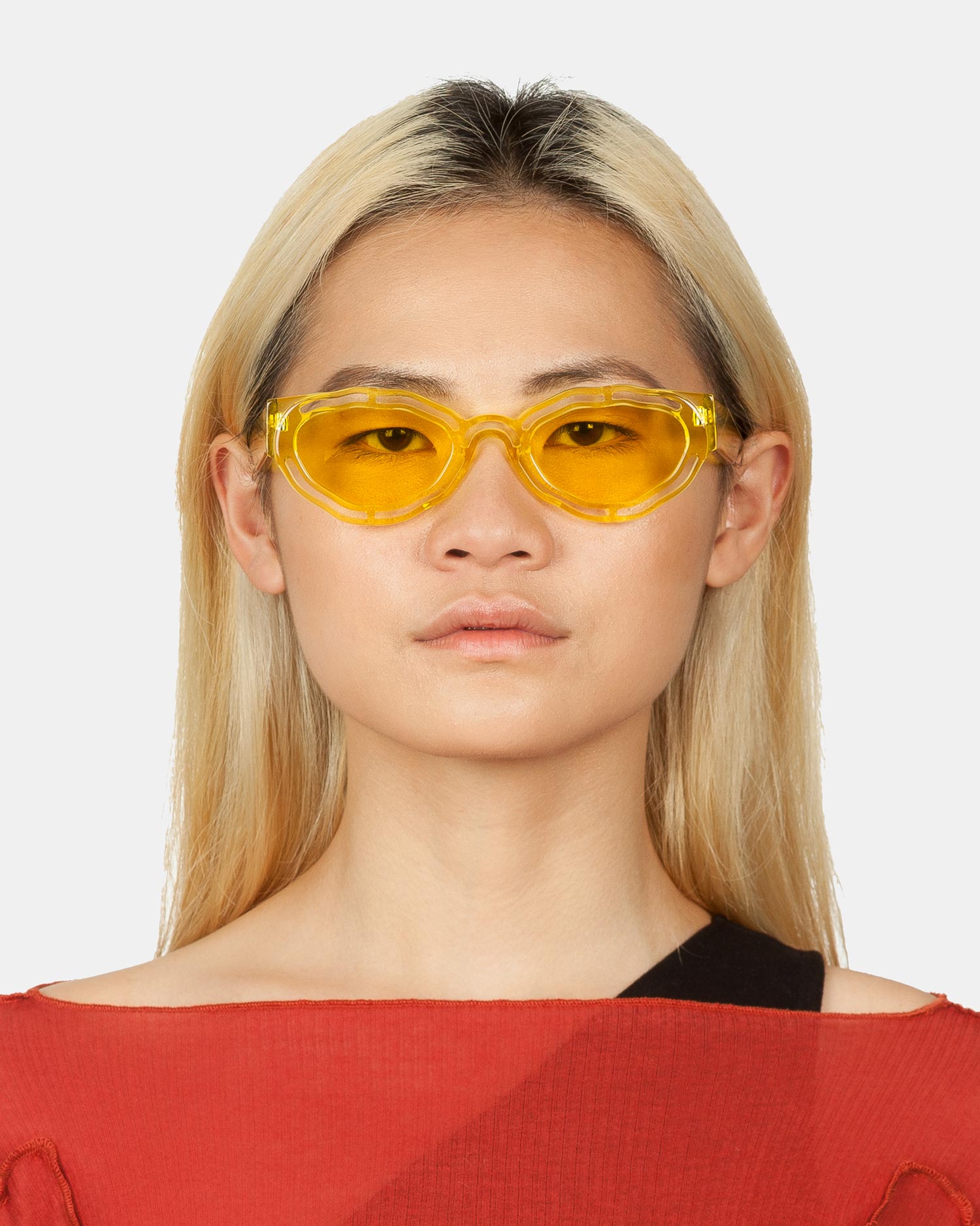 LOOSECAMELSunglasses_DayTripping_Yellow_ElexaFront